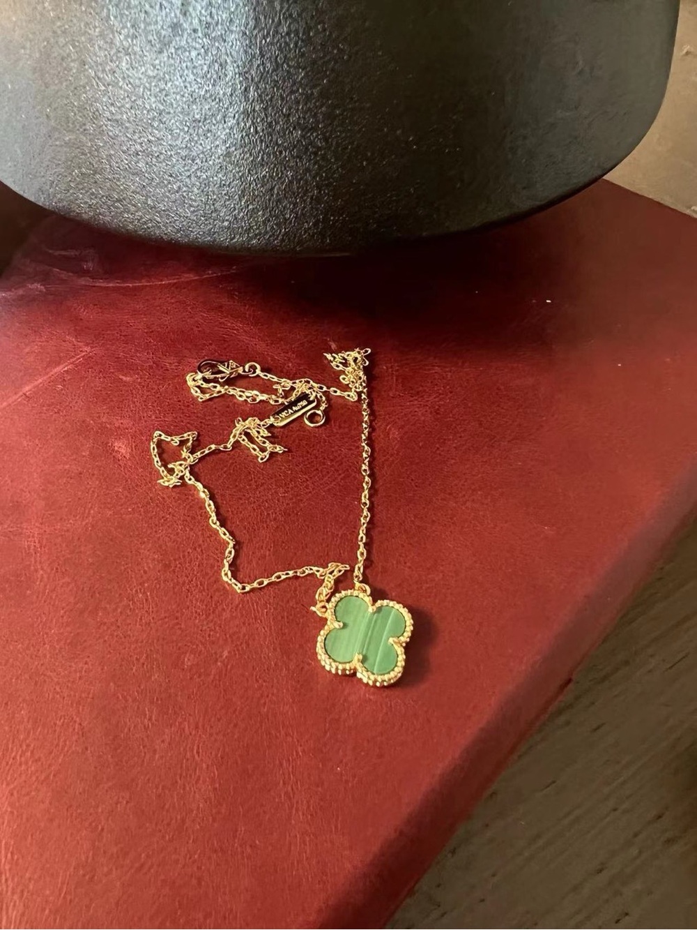 Van Cleef & Arpels Gold Necklace with Green Alhambra Clover - Picture 3 of 7